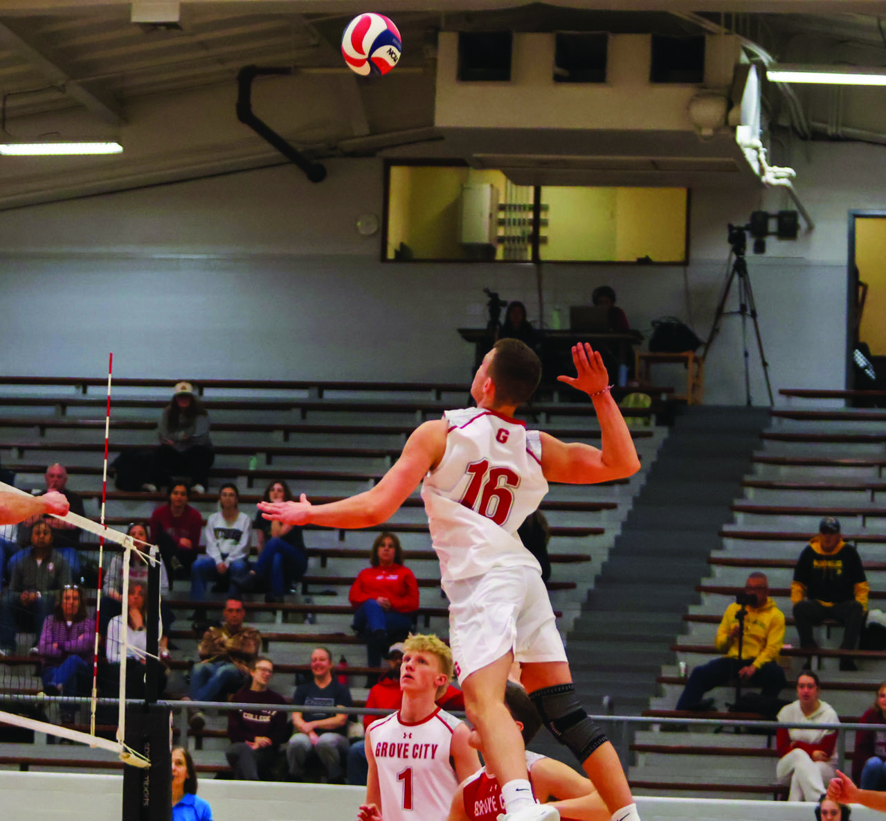Men’s volleyball extends their sweep streak to four