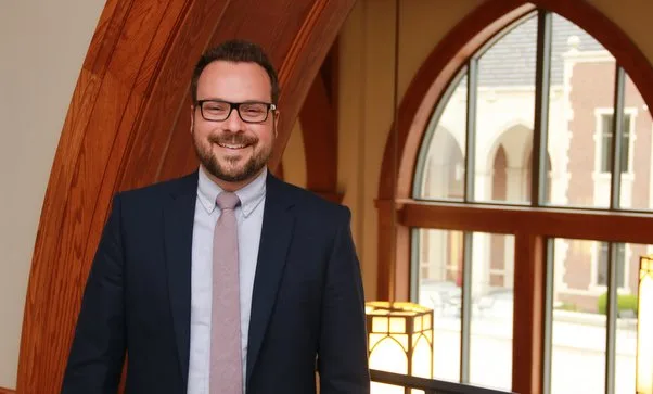 Prof promotes digital minimalism